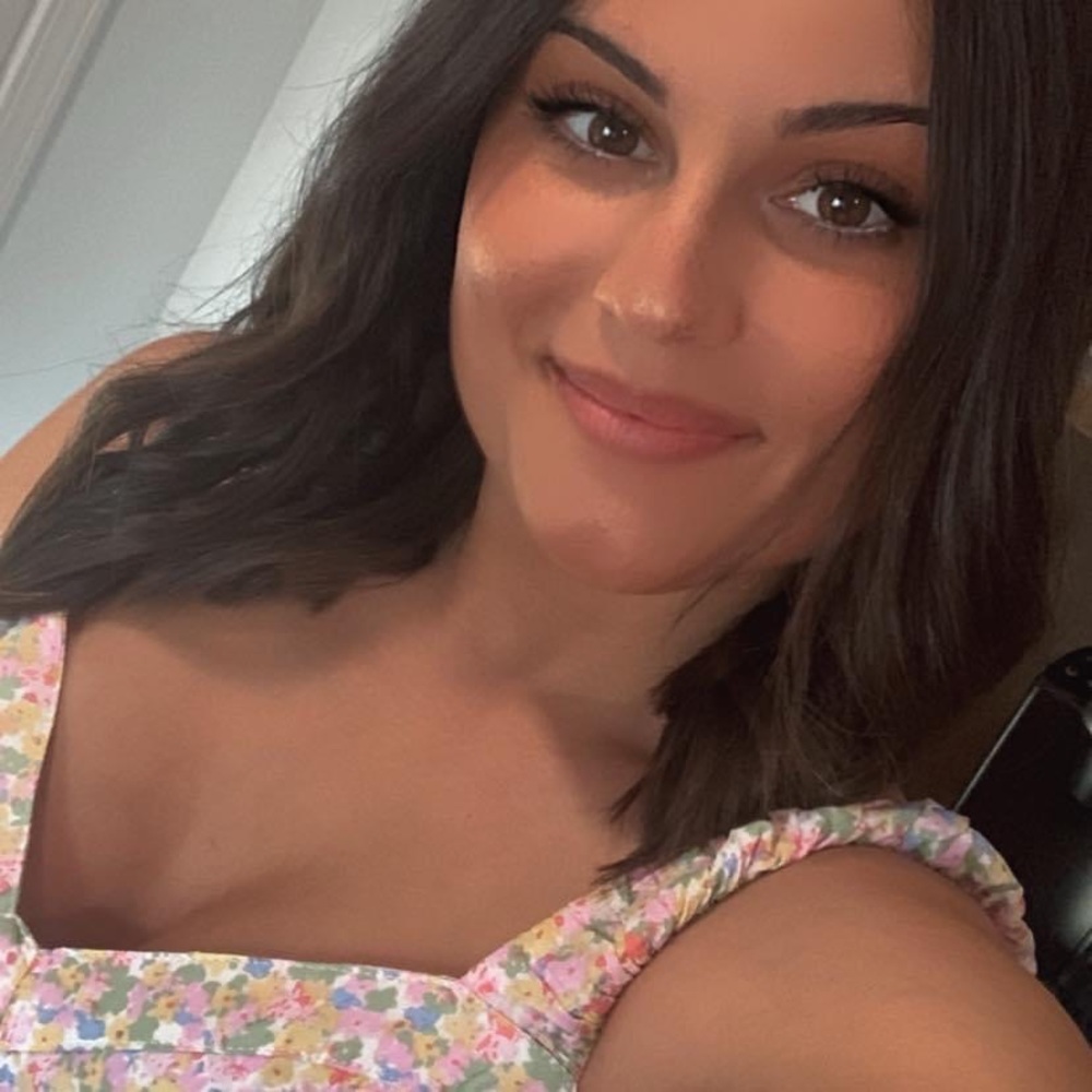 Meet your Posher, Elise